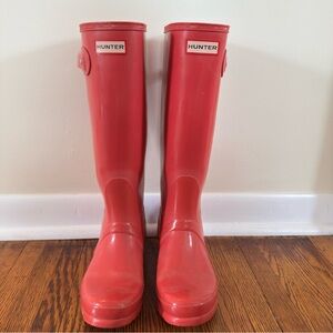 Hunter Red Tall Gloss Rain Boots in Pink